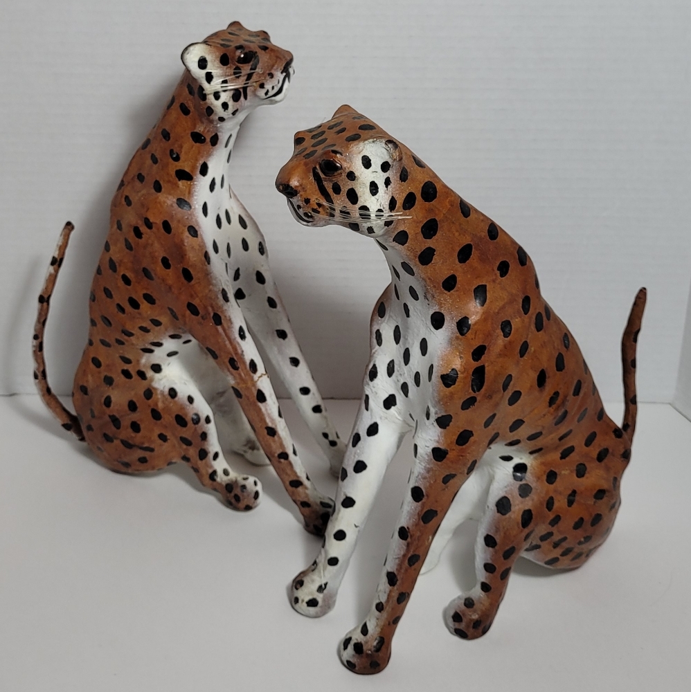 Pair of Regal Cheetah Statues RARE repaired - Picture 11 of 14
